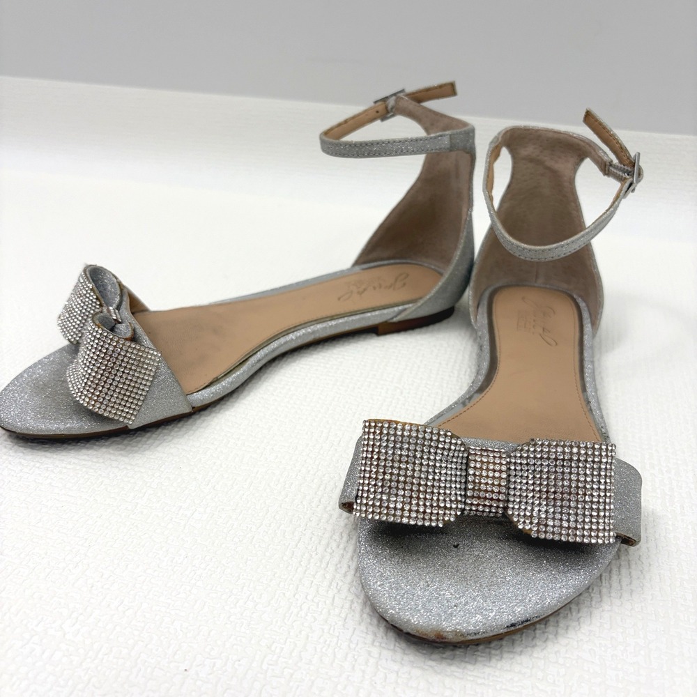 Jewel Badgley Mischka Sandals Rhinestone Bow Flats Size 7 Silver Glitter
